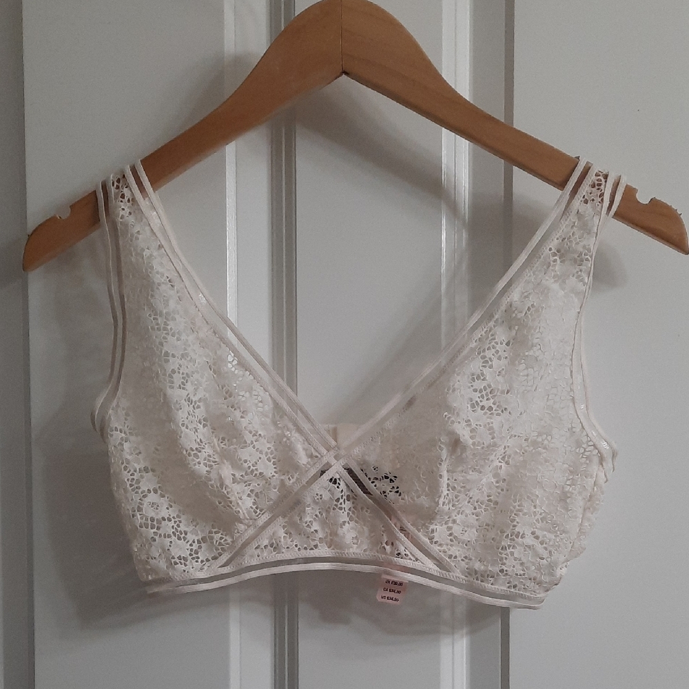 New Victoria's Secret Very Sexy White Crochet Lace Bralette
